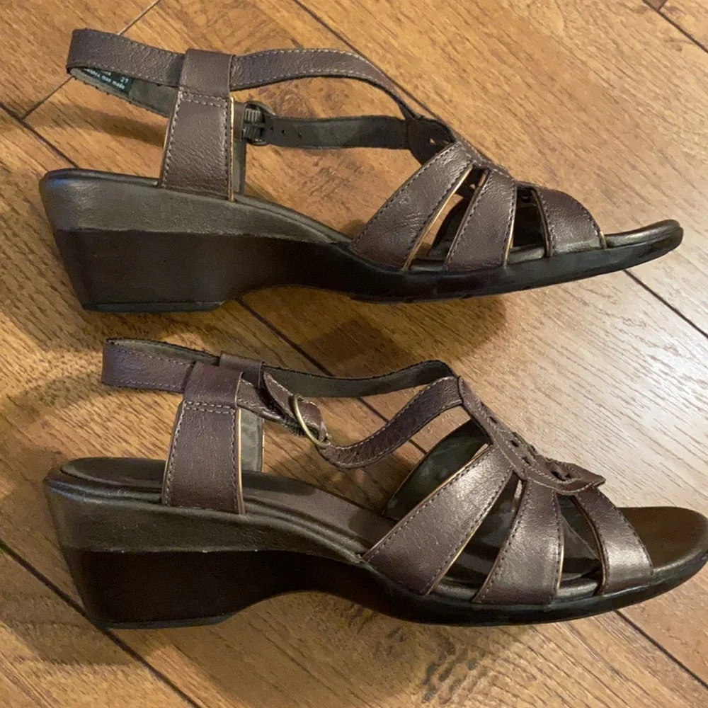Clarks sz bronze